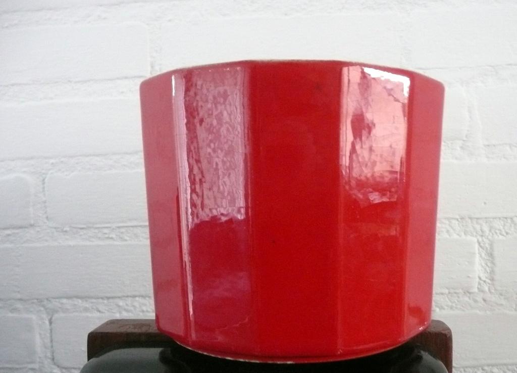 Rood veelhoekig vintage (planten)potje van ADCO (260), Antiek en Kunst, Ophalen of Verzenden