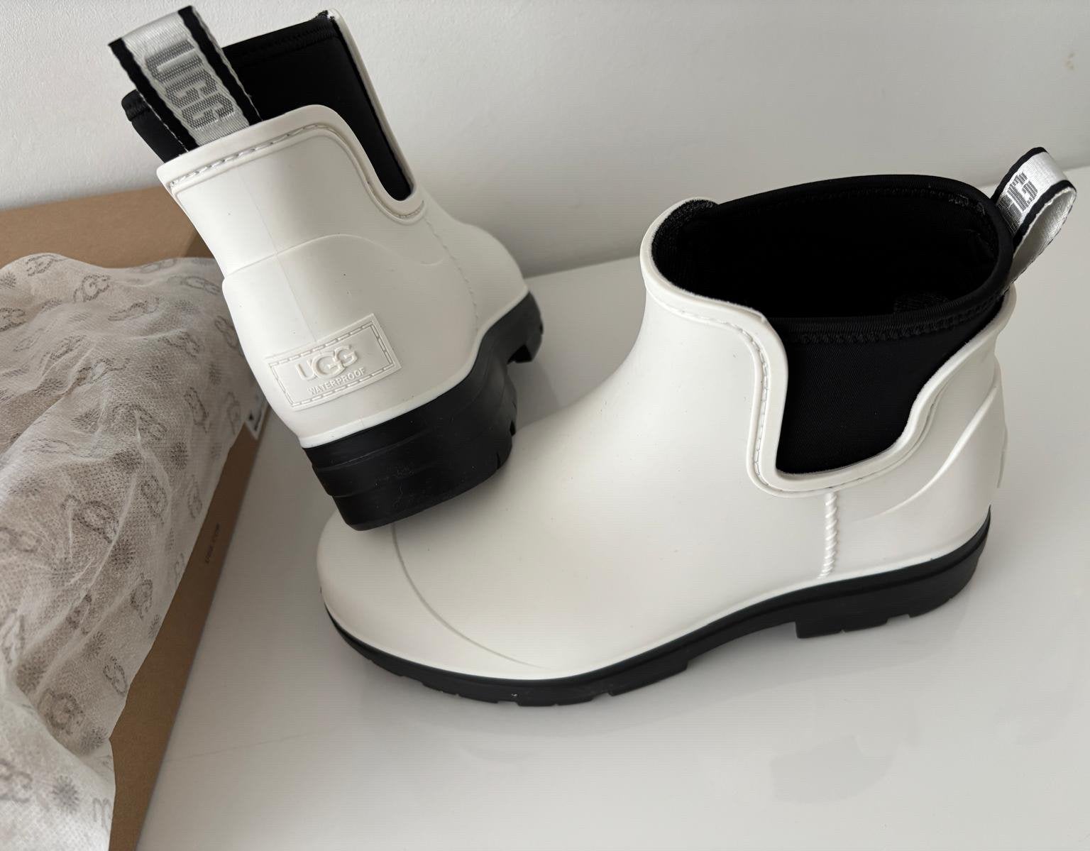 Ugg warme enkellaarzen maat 40 Nieuw origineel, Ophalen, Nieuw, Lage of Enkellaarzen
