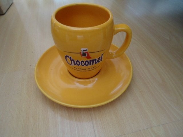 Chocomel kop en schotel, nieuw, Nieuw, Ophalen of Verzenden, Overige stijlen, Kop(pen) en/of Schotel(s)
