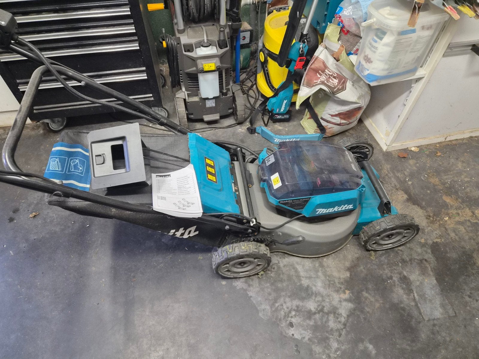 Makita DLM462 Accu Grasmaaier - Zo goed als nieuw, Tuin en Terras, Grasmaaiers, Ophalen, Cirkelmaaier, Accu-grasmaaier, Zo goed als nieuw
