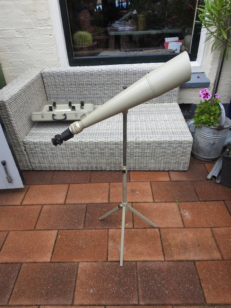 telescoop made in de USSR., Lenzentelescoop (refractor), Met statief, Ophalen of Verzenden, Zo goed als nieuw