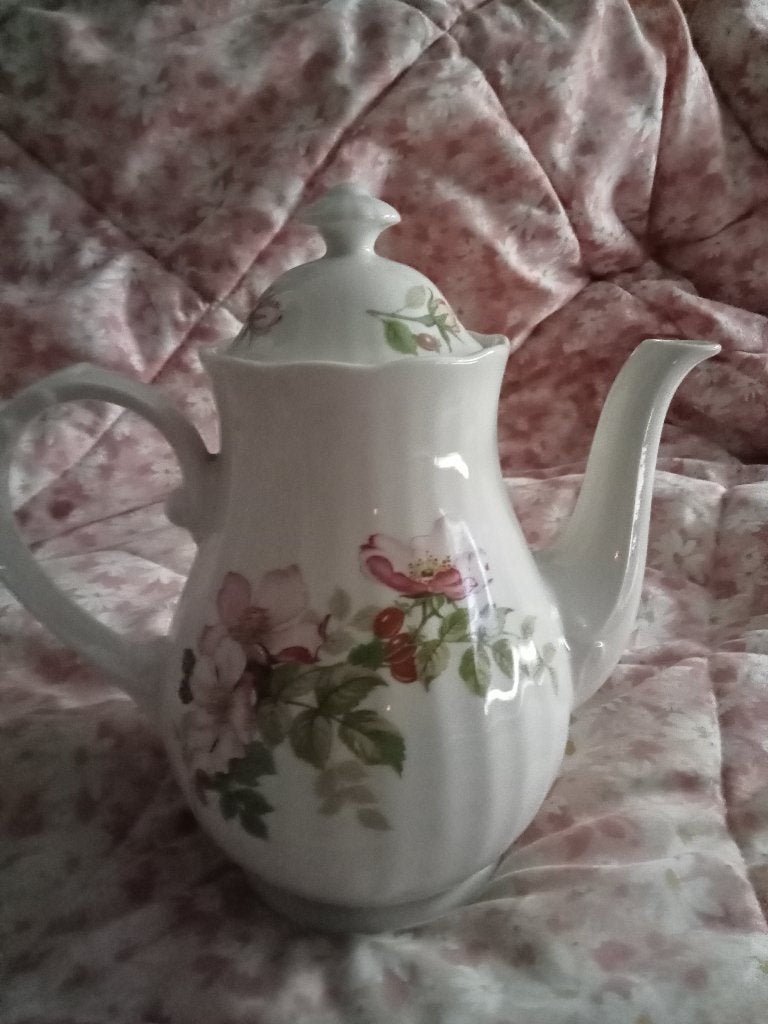 ZGAN SIERLIJKE THEEPOT MET BLOEMEN, Ophalen, Zo goed als nieuw, Overige stijlen, Theepot