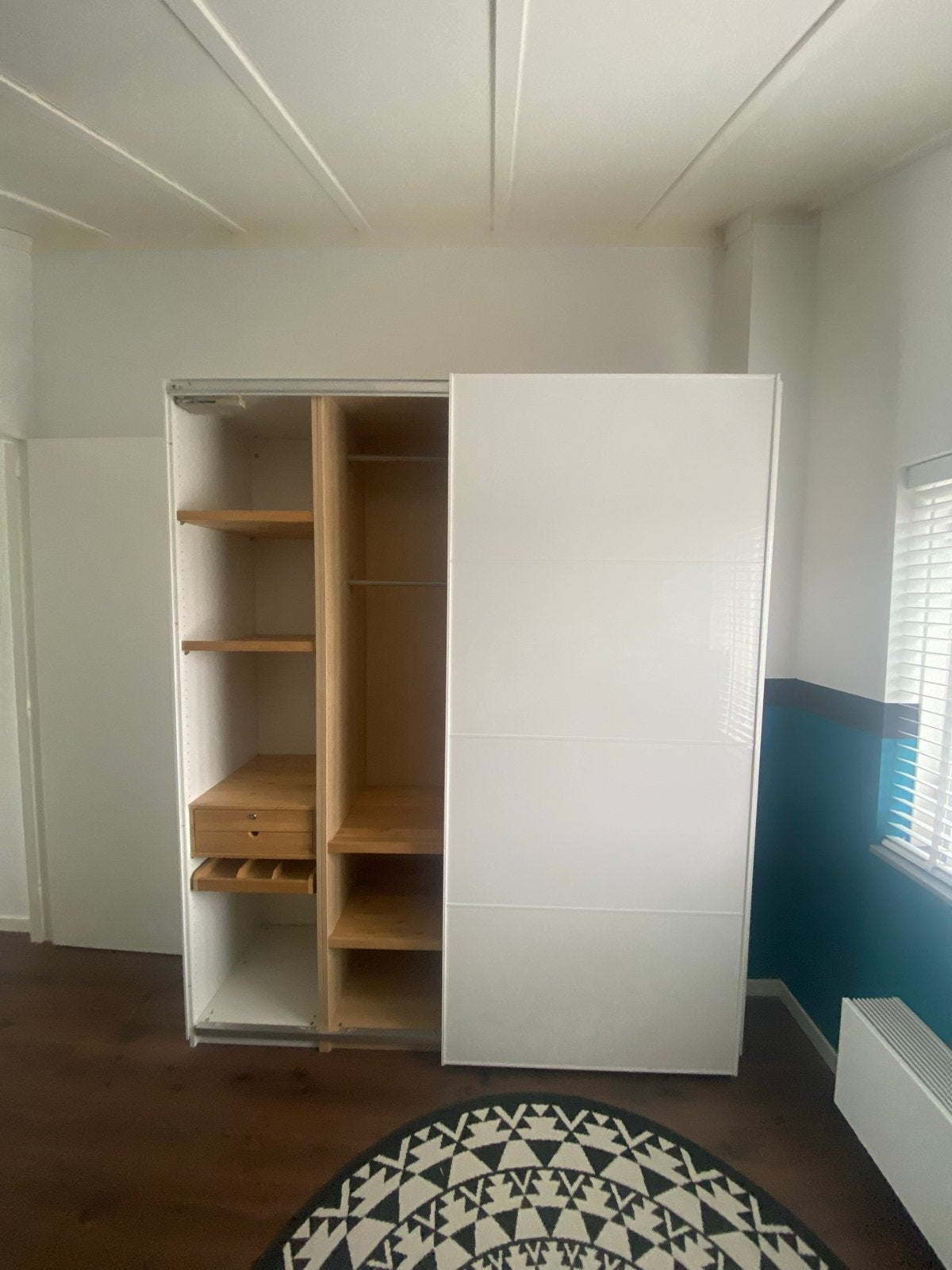 Witte IKEA kledingkast met schuifdeuren en houten interieur, 200 cm of meer, 150 tot 200 cm, Ophalen of Verzenden, Zo goed als nieuw