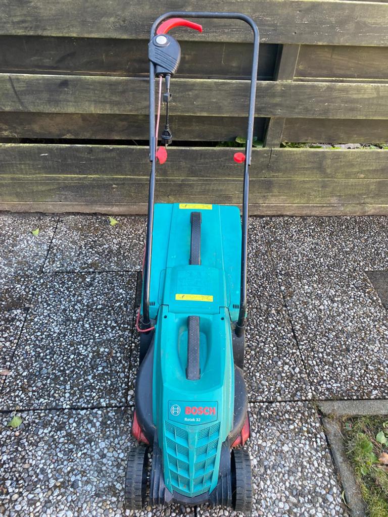 Bosch Rotak 32 elektrische grasmaaier met afneembare bak, Tuin en Terras, Grasmaaiers, Ophalen, Gebruikt, Elektrische grasmaaier