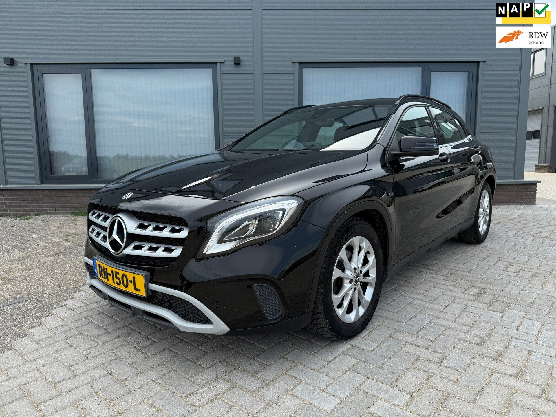 Mercedes-Benz GLA-klasse 180 Business Solution // Automaat /, Auto's, Gebruikt, Euro 6, 4 cilinders, 715 kg