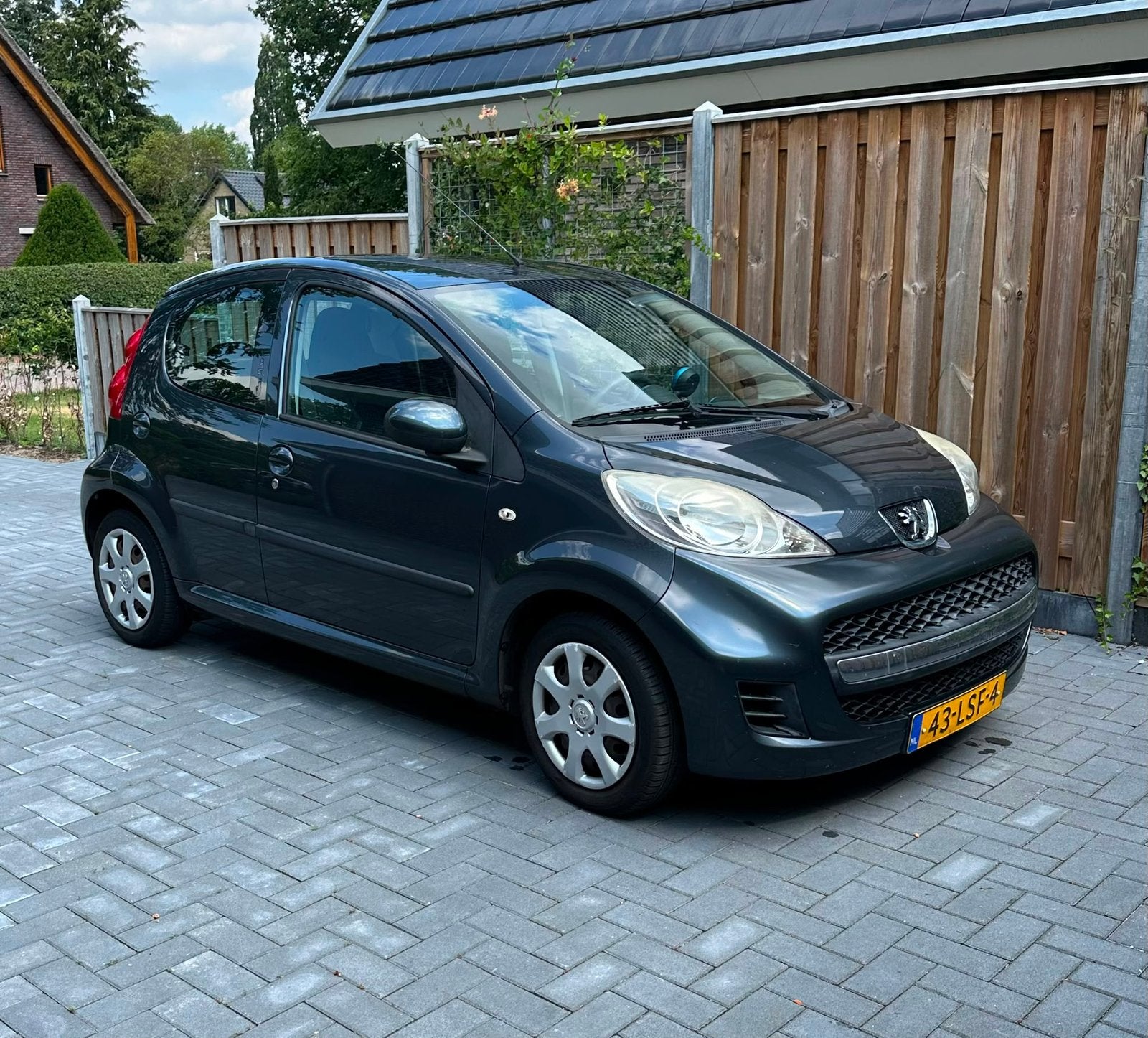Peugeot 107 Urban Move 1.0 5DR 2010 -APK Juni 2027-, Voorwielaandrijving, 4 stoelen, 68 pk, Origineel Nederlands