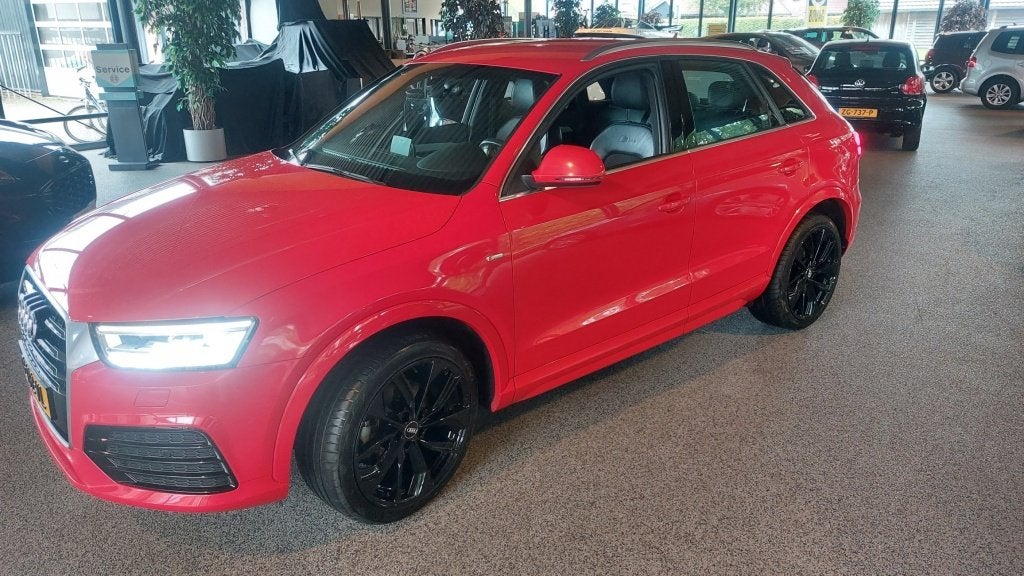AUDI Q3 2.0 TFSI 220PK Quattro S tronic Sport, Auto's, Automaat, Gebruikt, 4 cilinders, Alcantara