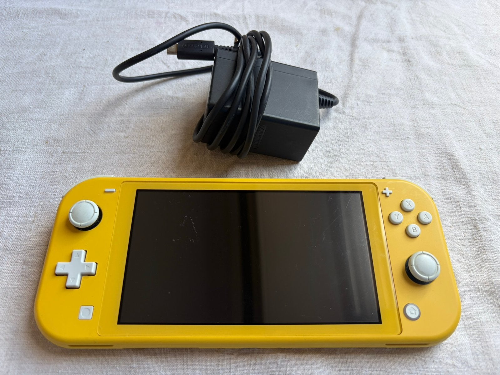 Nintendo Switch Lite (geel), Spelcomputers en Games, Ophalen of Verzenden, Geel, Zo goed als nieuw