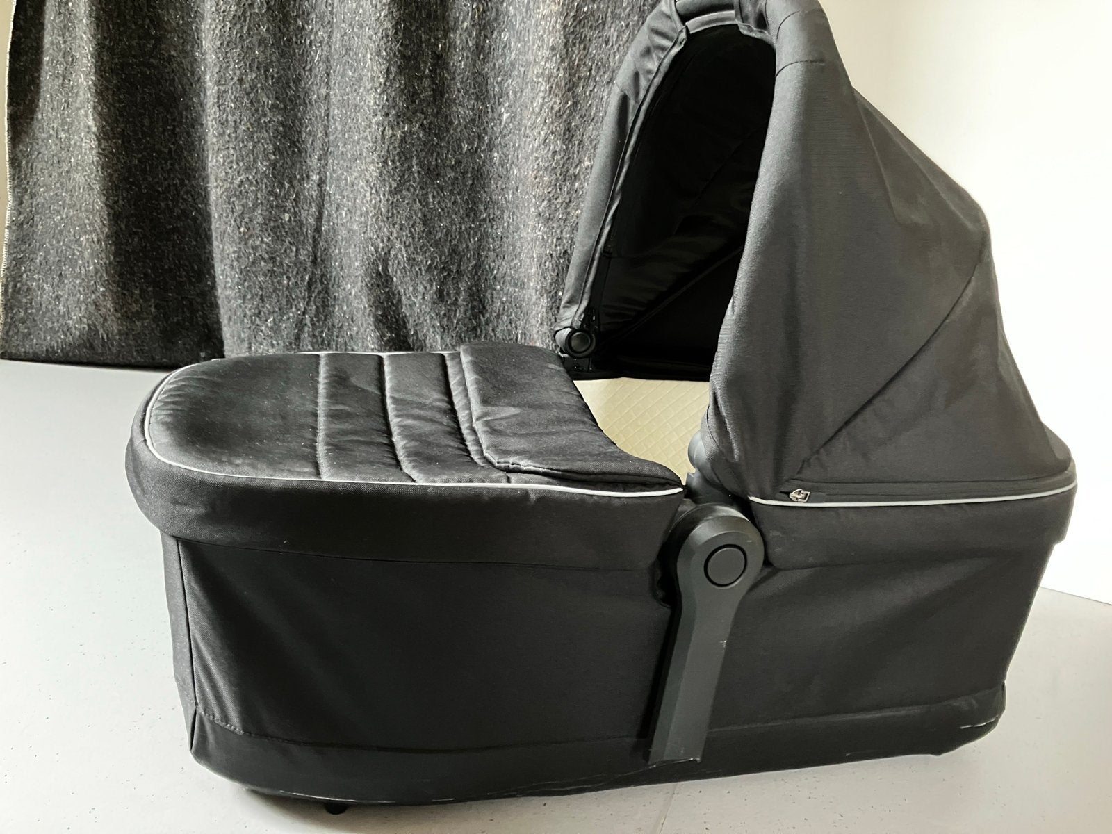 Thule Sleek Duo, midnight grey (kinderwagen en reiswieg), Gebruikt, Combiwagen, Met reiswieg, Ophalen