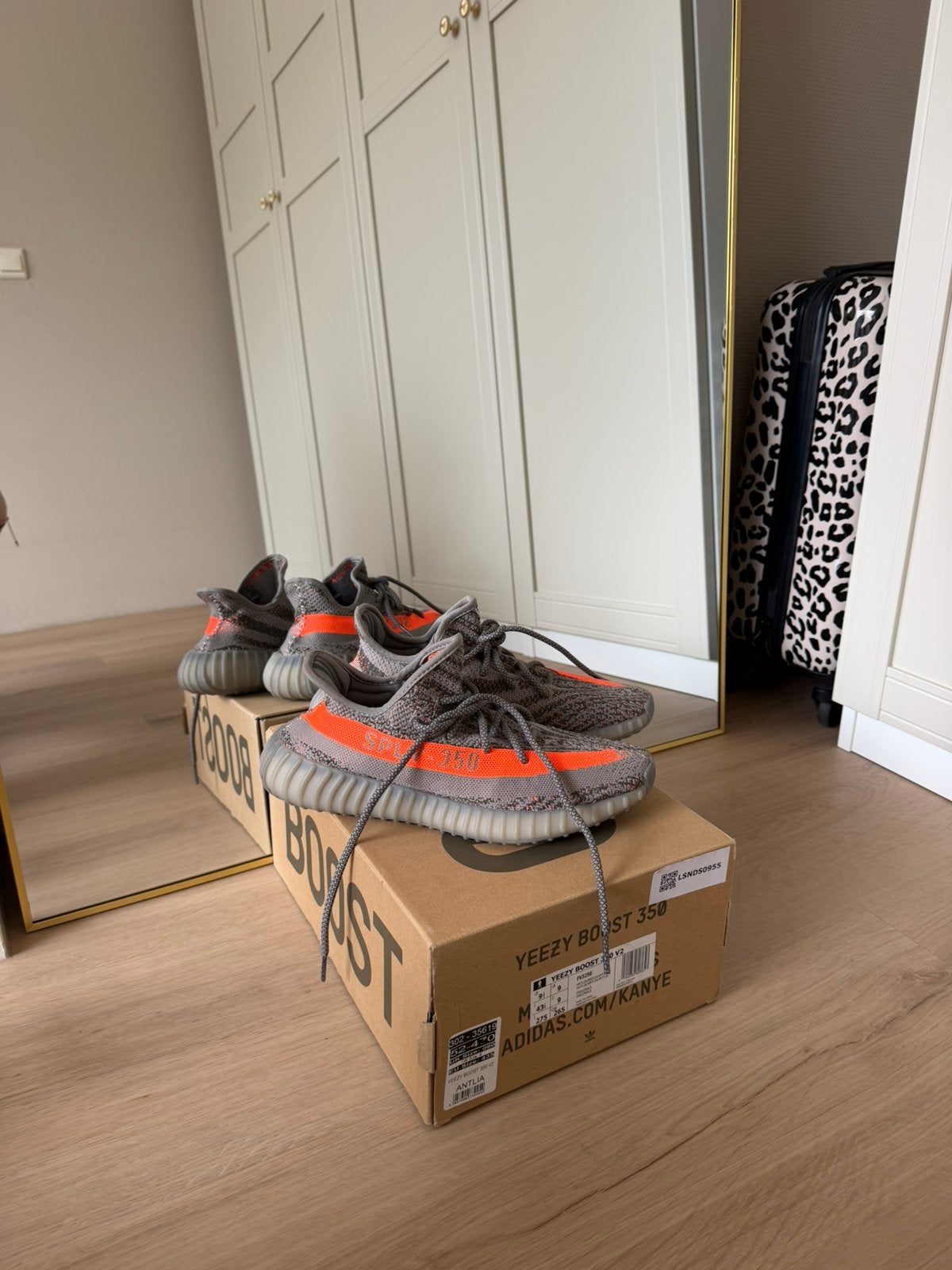 Yeezy Boost 350 V2 Beluga Reflective, Ophalen, Overige kleuren, Sneakers of Gympen, Gedragen