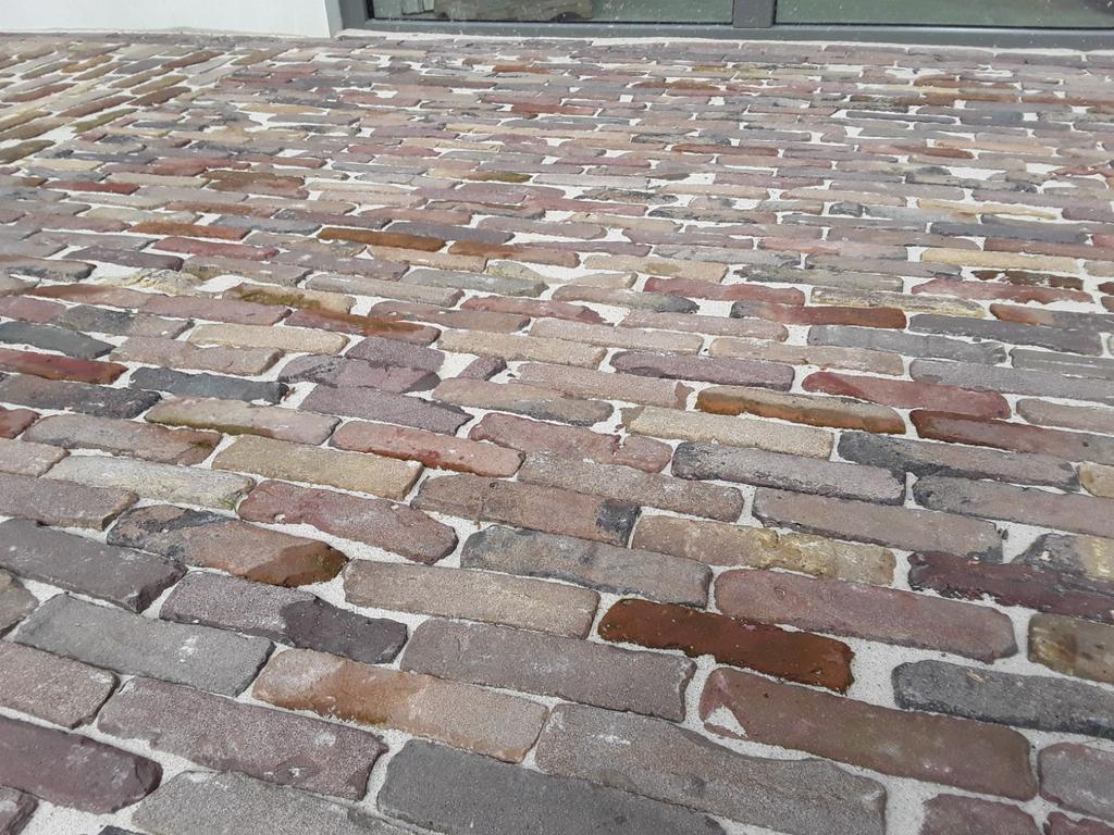 Restant oude waaltjes en kinderkopjes, Ophalen, Beton, Klinkers