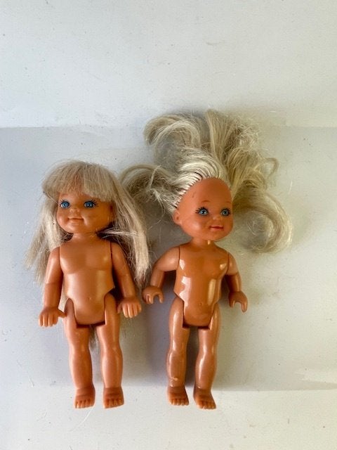 2 x kleine poppetjes / meisjes lang haar. Simba. Jaren '80., Verzamelen, Poppetjes en Figuurtjes, Ophalen, Zo goed als nieuw