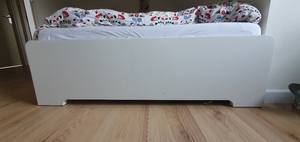 IKEA ASKVOLL Bed Frame, 140x200 cm, White/Luröy + mattress, Huis en Inrichting, Wit, Tweepersoons, Zo goed als nieuw, 200 cm