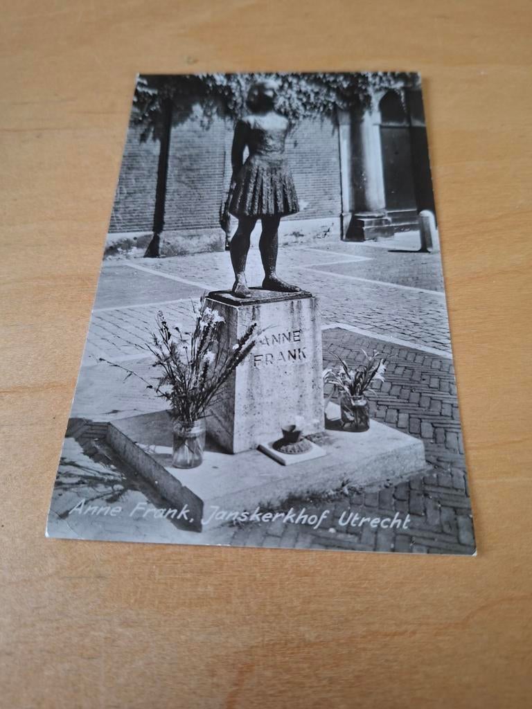 Utrecht Anne Frank standbeeld Janskerkhof Utrecht, Verzamelen, Ophalen of Verzenden, 1960 tot 1980, Gelopen, Utrecht
