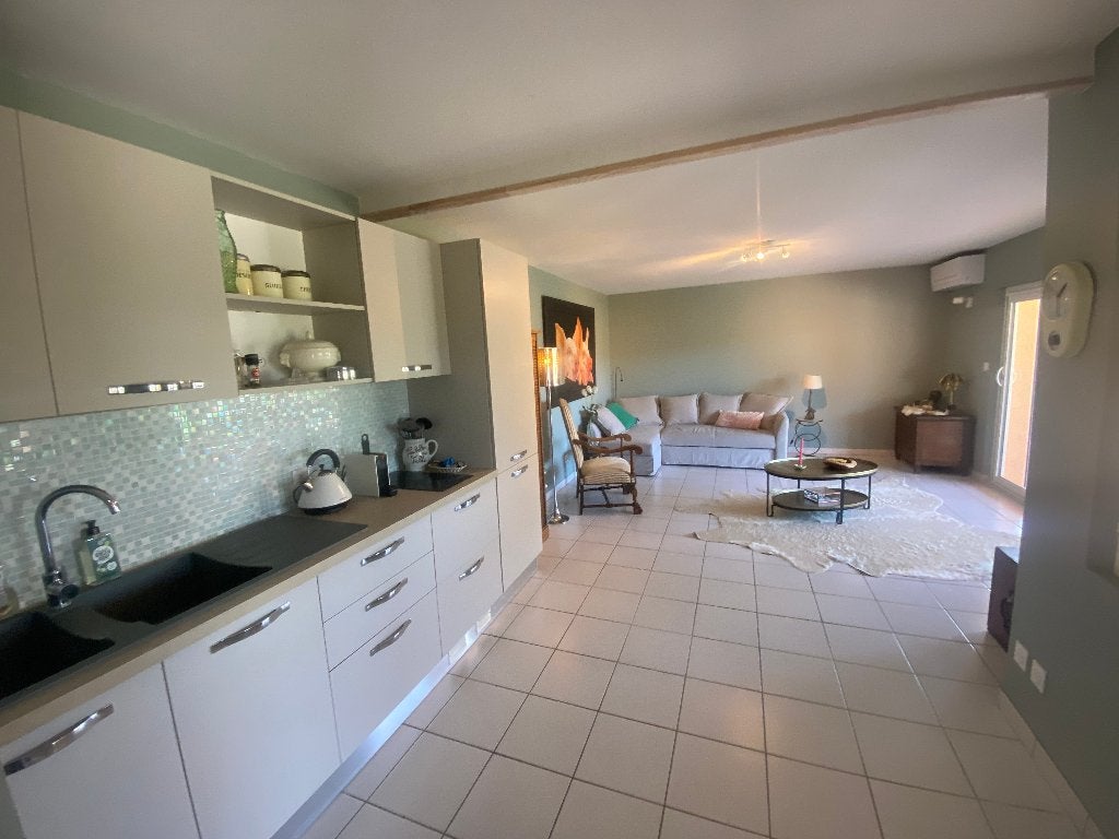 Mooi appartement 50 m2 te huur in Lorgues, Provence., In bergen of heuvels, Provence en Côte d'Azur, Tv, Appartement