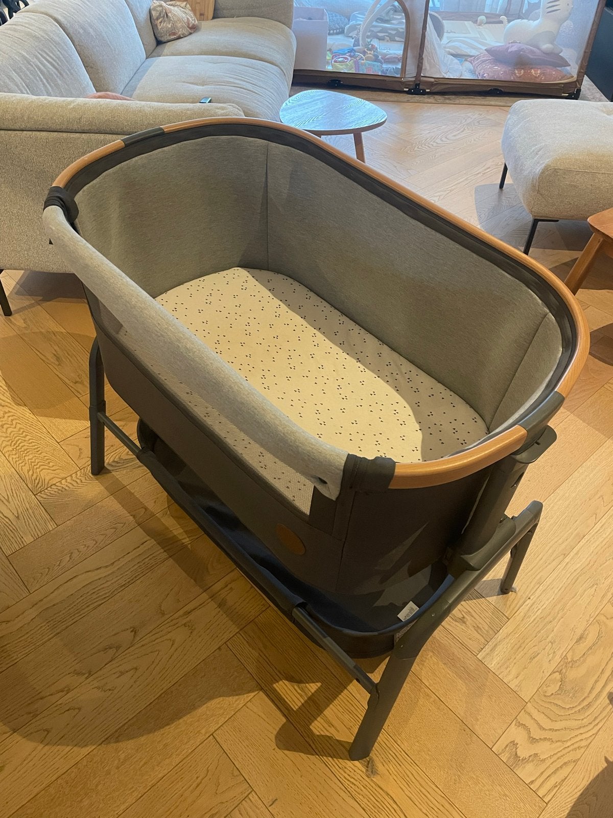 Maxi Cosi Lora co-sleeper - Inklapbaar en verstelbaar, Kinderen en Baby's, Babywiegjes en Ledikanten, Ophalen, Zo goed als nieuw