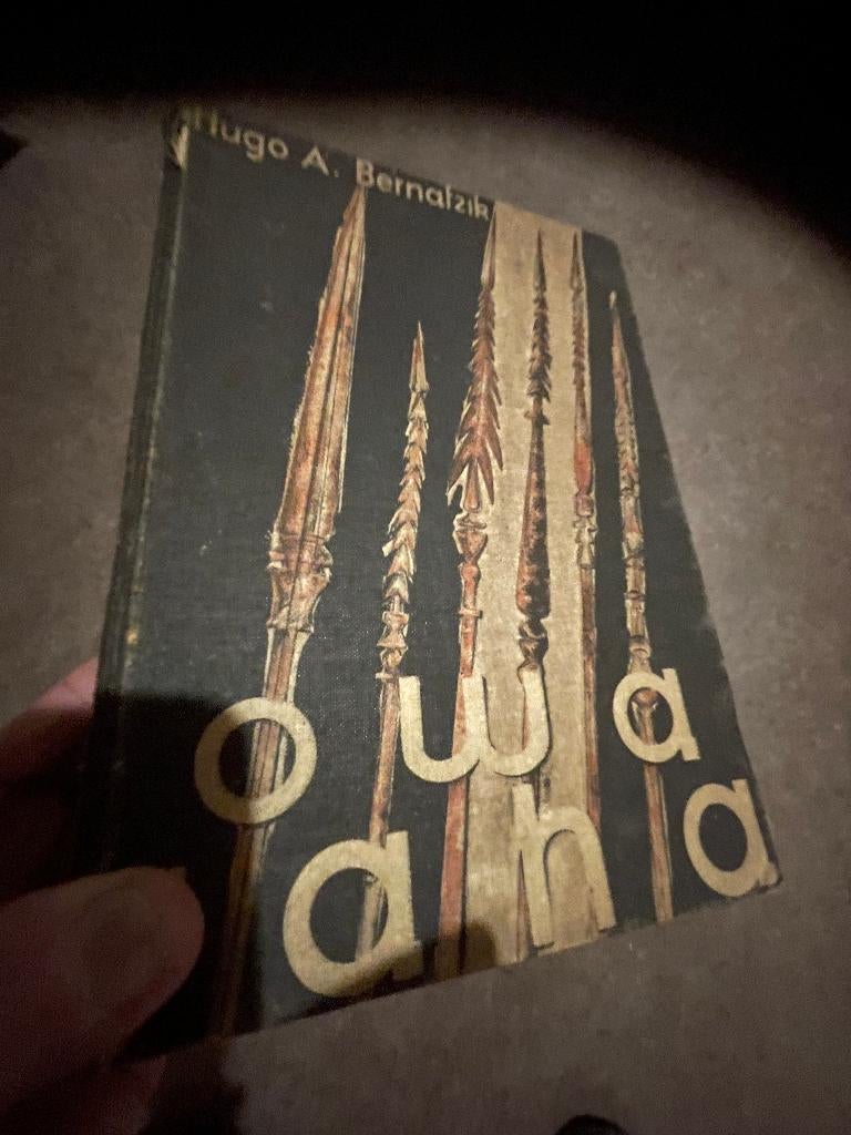 Owa Raha - Hugo Adolf Bernatzik, Boeken, Gelezen, Sociale wetenschap, Ophalen of Verzenden, Hugo Adolf Bernatzik