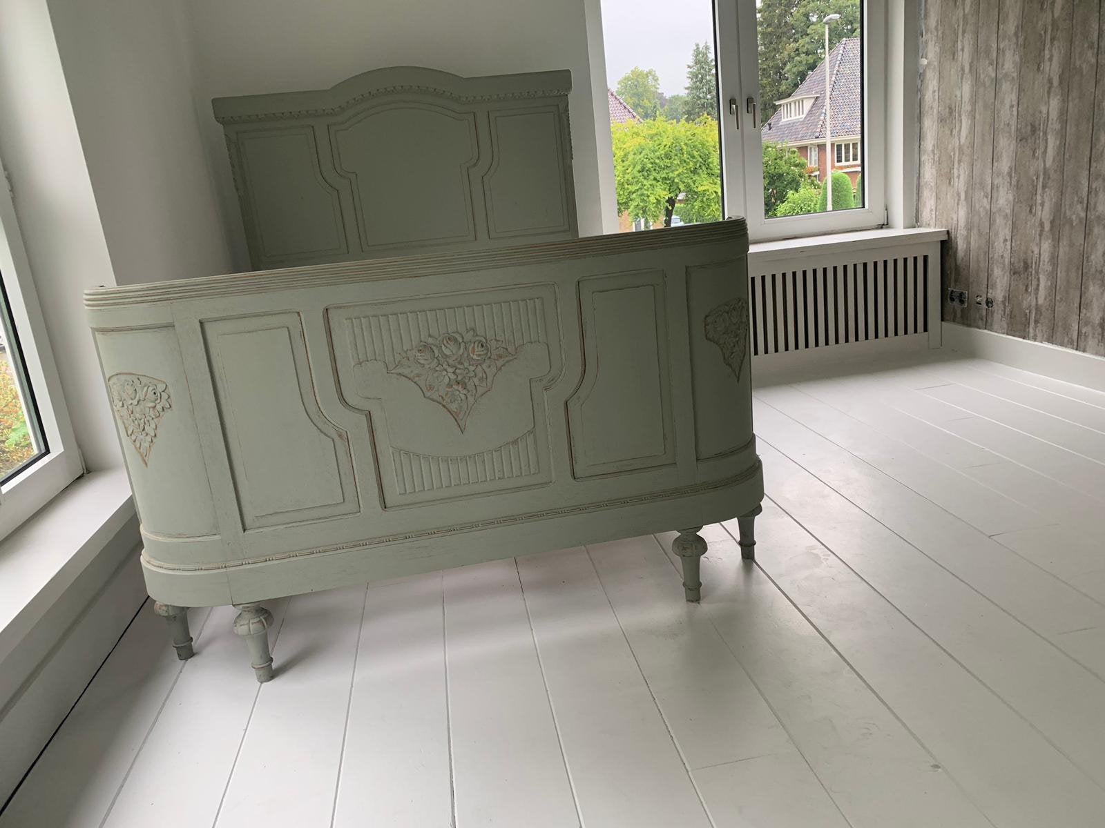 Prachtig Antique Frans houten bed 130x200, Antiek en Kunst, Antiek | Meubels | Bedden, Ophalen