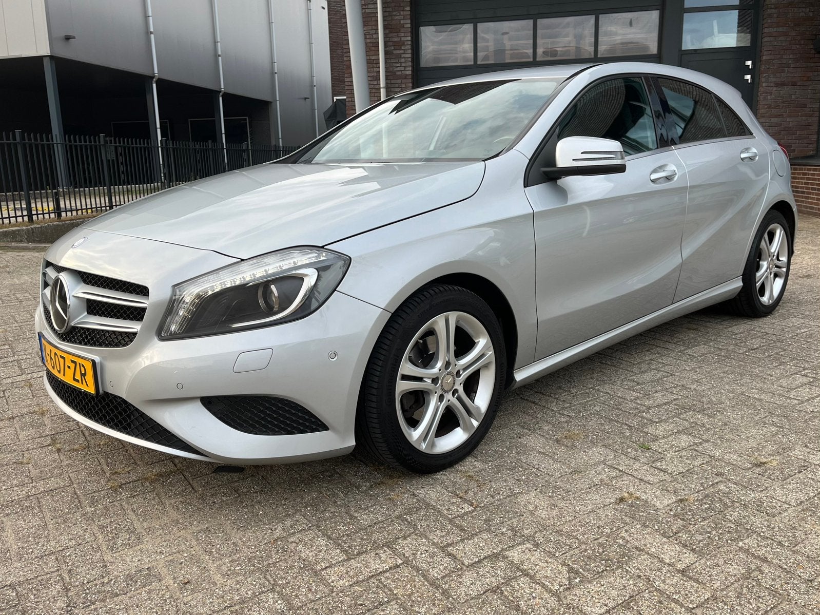 ✅Mercedes-Benz A-Klasse A200 Prestige AUTOMAAT NAVI PDC LMV, Navigatiesysteem, Leder en Stof, 1595 cc, Particulier