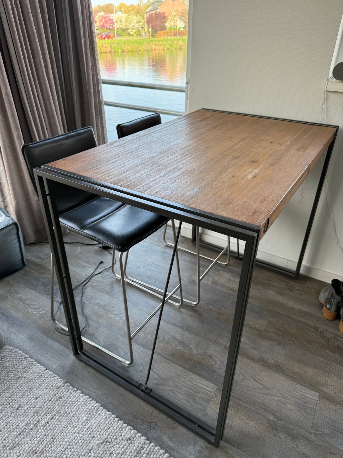 Hoge bartafel met houten blad en metalen frame, Huis en Inrichting, Ophalen, Gebruikt