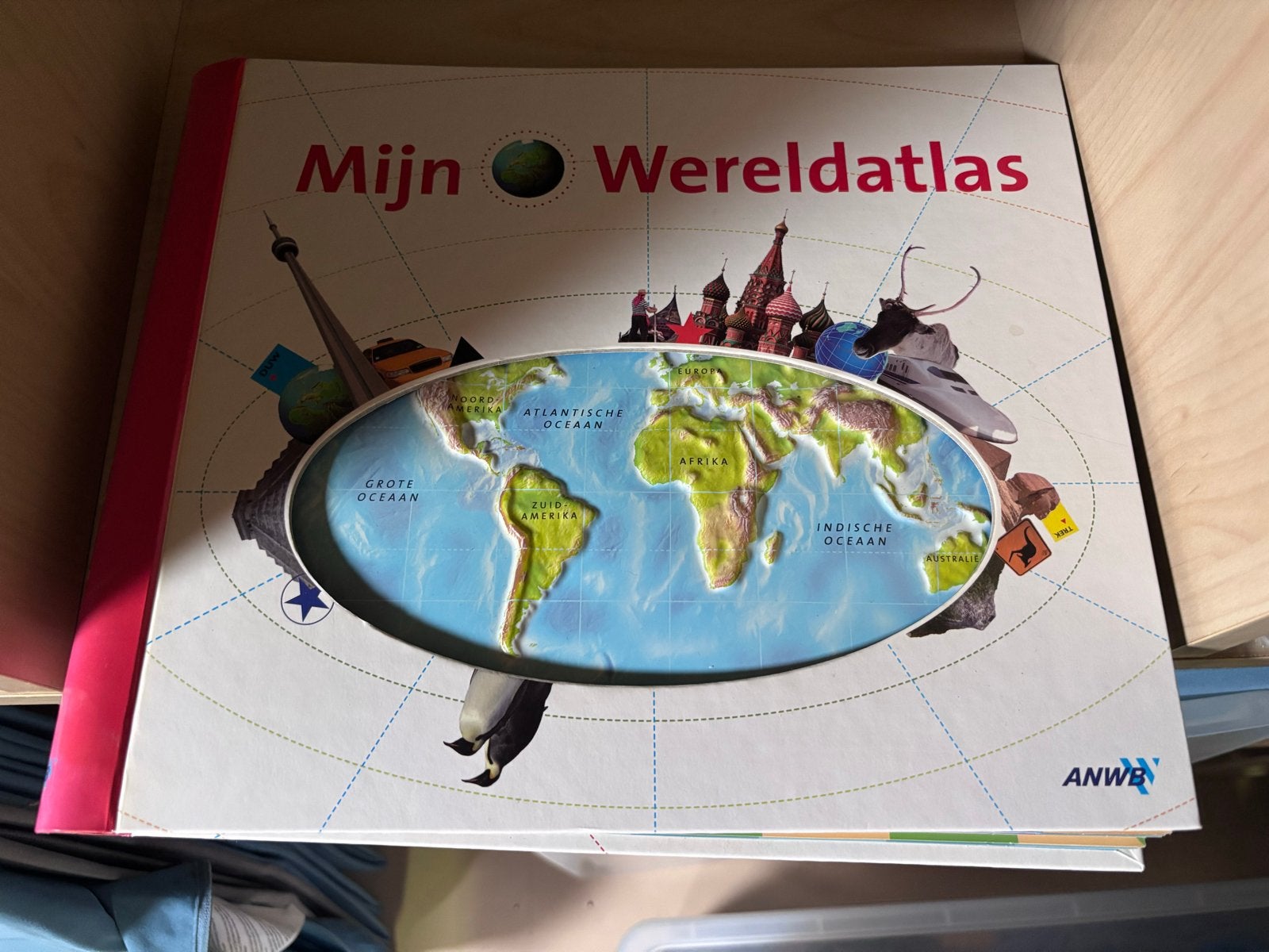 ANWB Mijn Wereldatlas - Kinderatlas - Leerzaam kinderboek, Overige atlassen, 2000 tot heden, Ophalen of Verzenden, Zo goed als nieuw