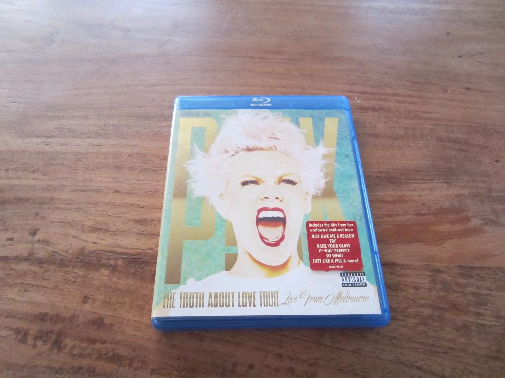 Pink - The truth about love tour, Ophalen of Verzenden, Zo goed als nieuw, Muziek en Concerten
