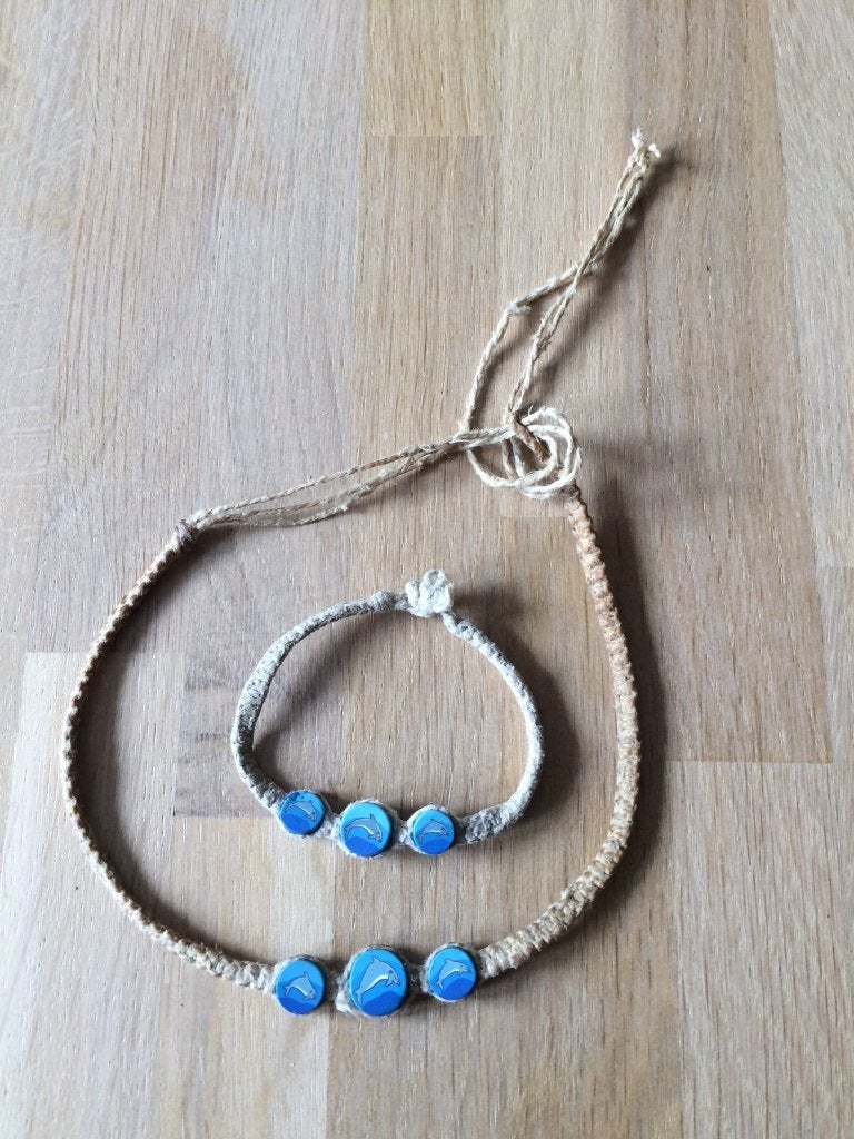 Textielen ketting en armband met blauwe kralen met dolfijnen, Ophalen of Verzenden, Gebruikt, Blauw