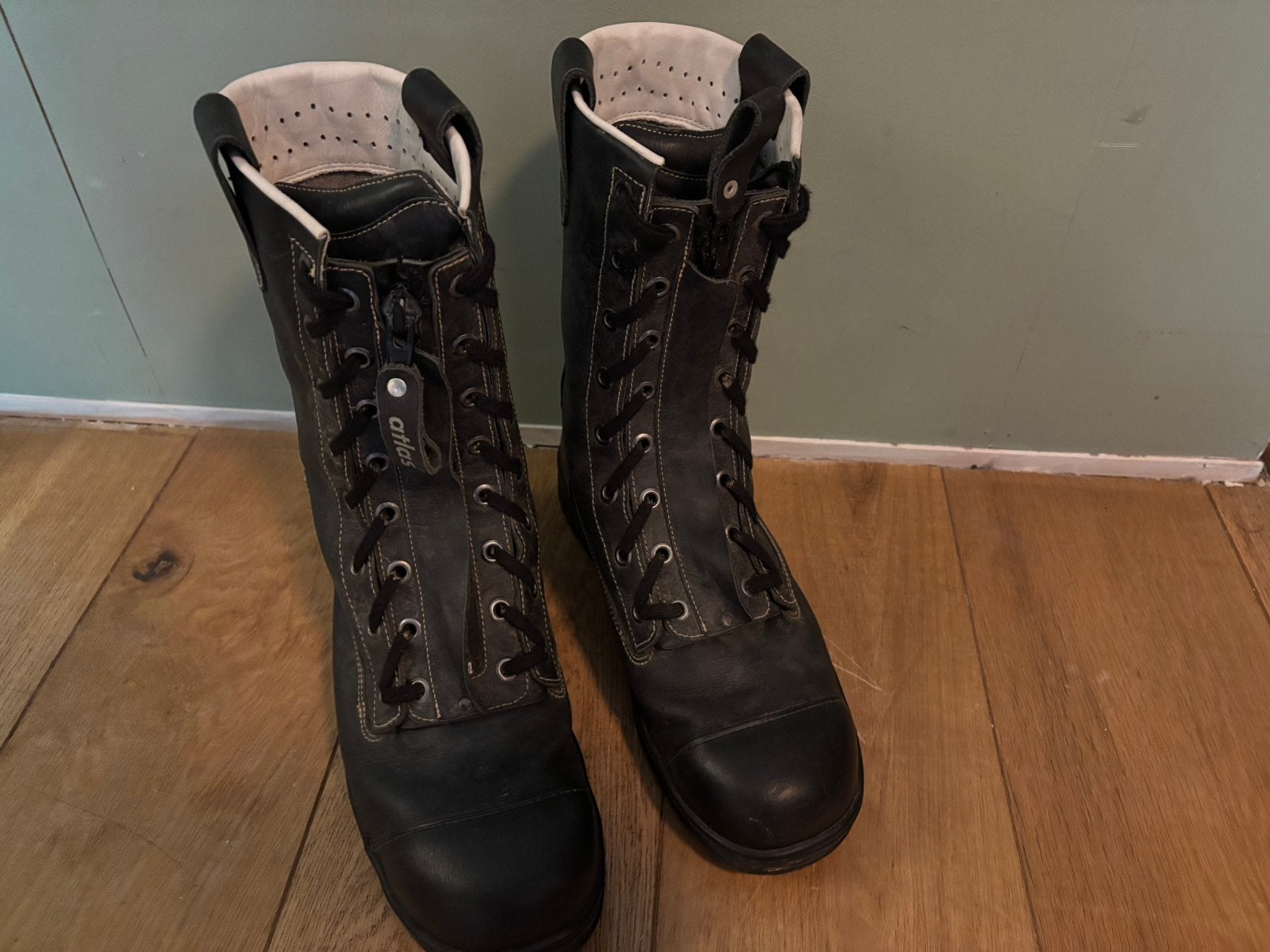 Atlas brandweerlaarzen / werklaarzen maar 45, Kleding | Heren, Schoenen, Ophalen of Verzenden, Zo goed als nieuw, Boots