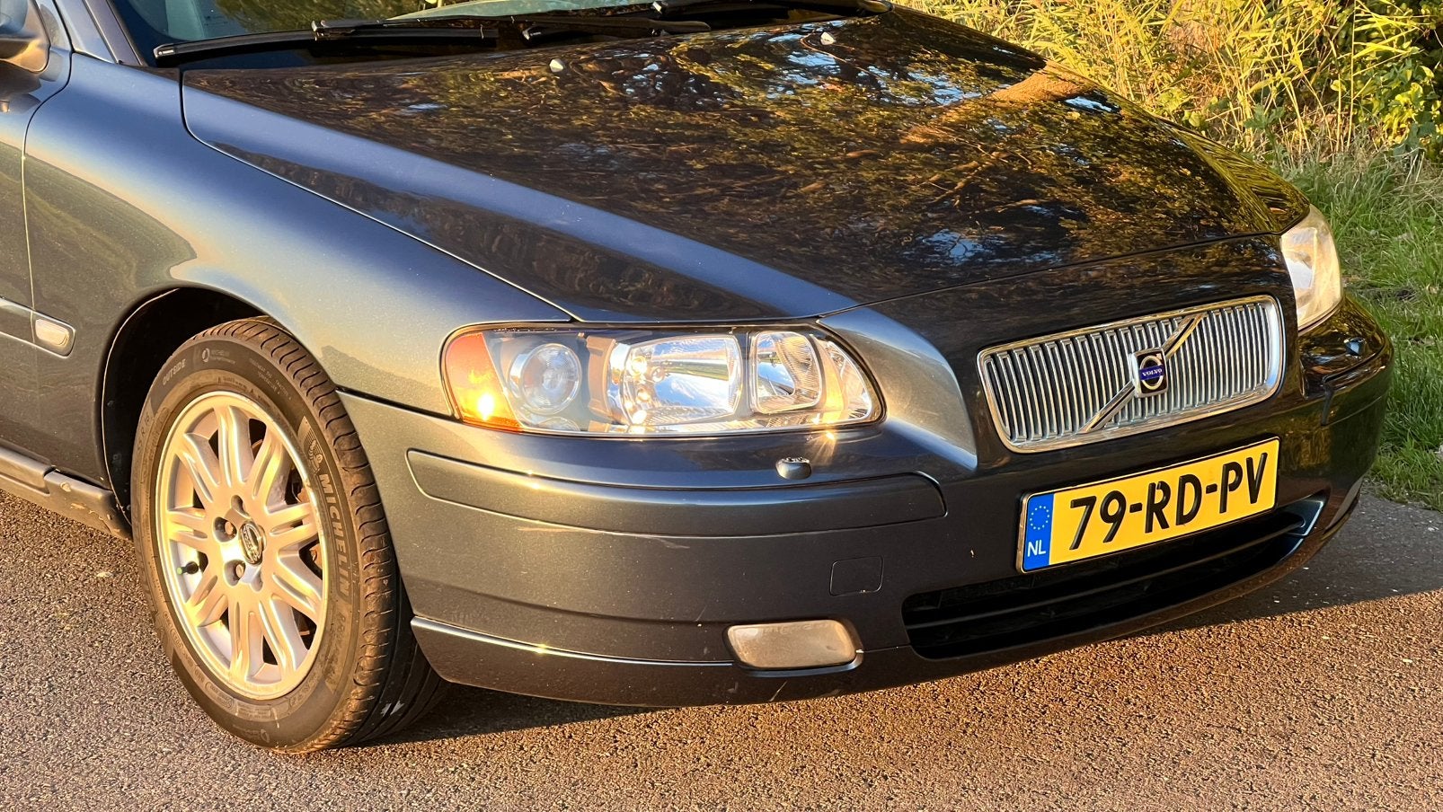 Volvo V70 2.4 2005 Blauw NIEUWE D-Riem en WP!, Auto's, Voorwielaandrijving, 1800 kg, Blauw, Stationwagon