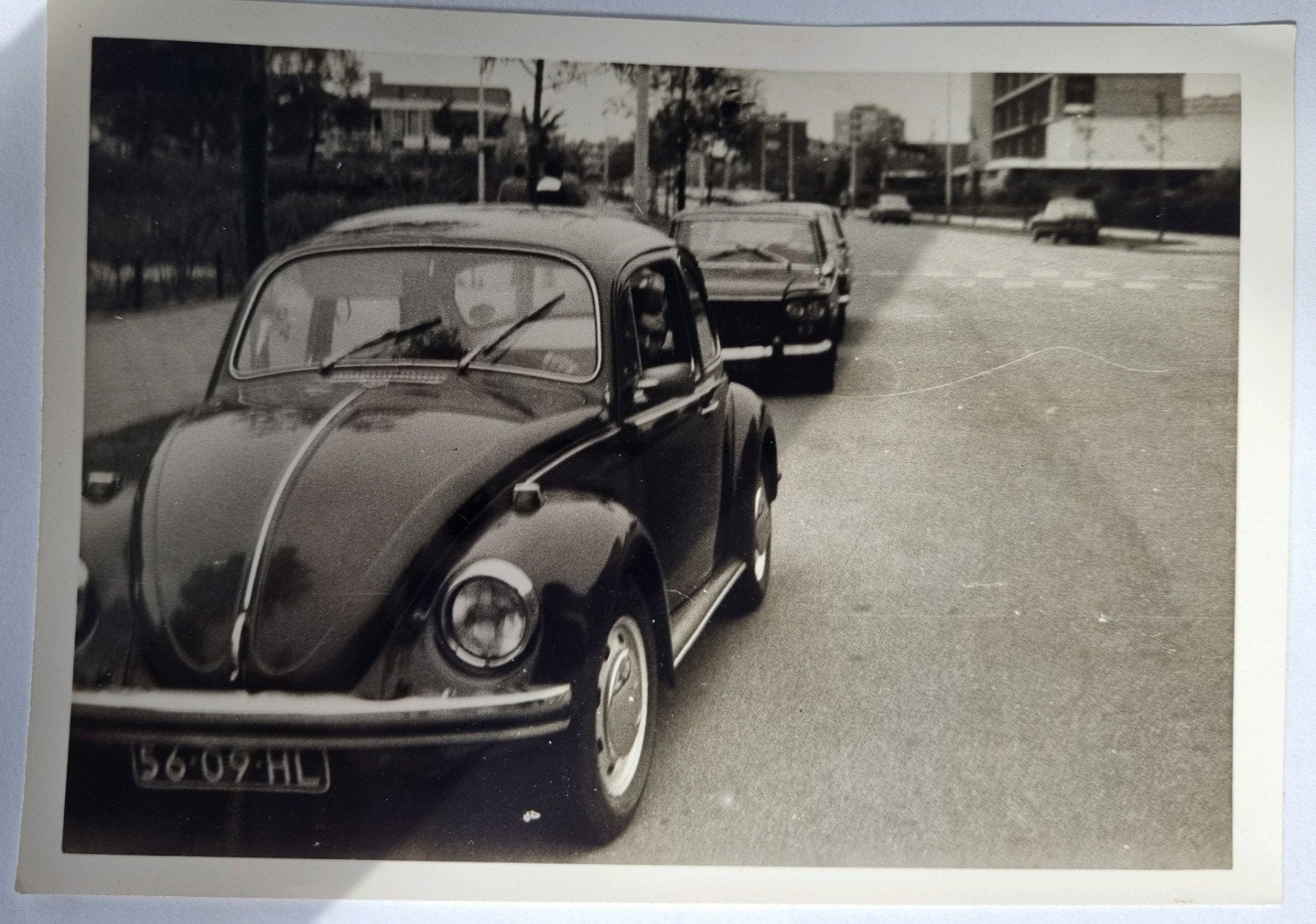 148)Foto VW Kever Den Haag Mariahoeve, Verzamelen, 1960 tot 1980, Gebruikt, Foto, Ophalen of Verzenden