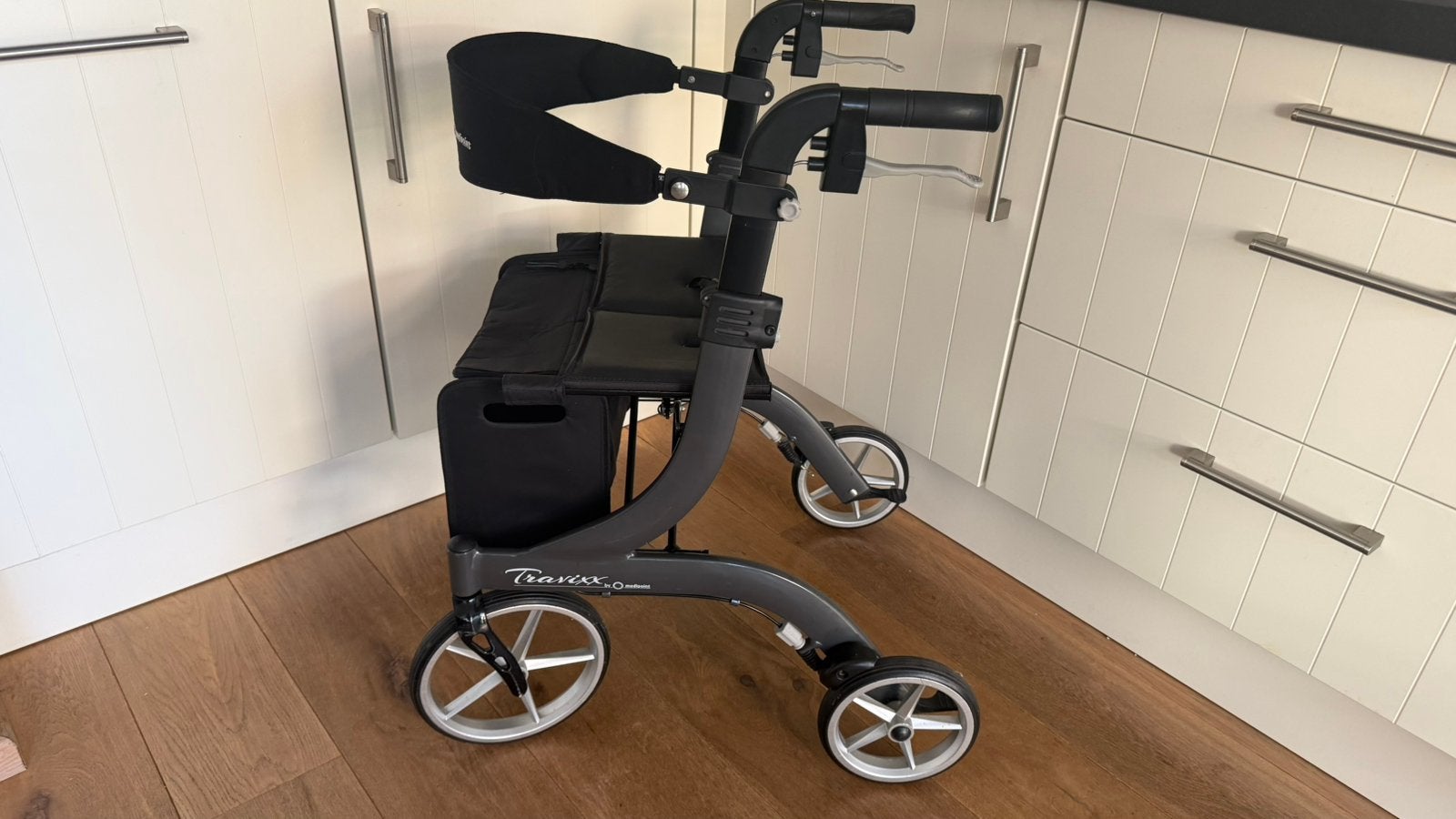 Rollator " TRAVIXX "  Deluxe ( By Medipoint Maasdijk ), Diversen, Ophalen, Lichtgewicht, Gebruikt