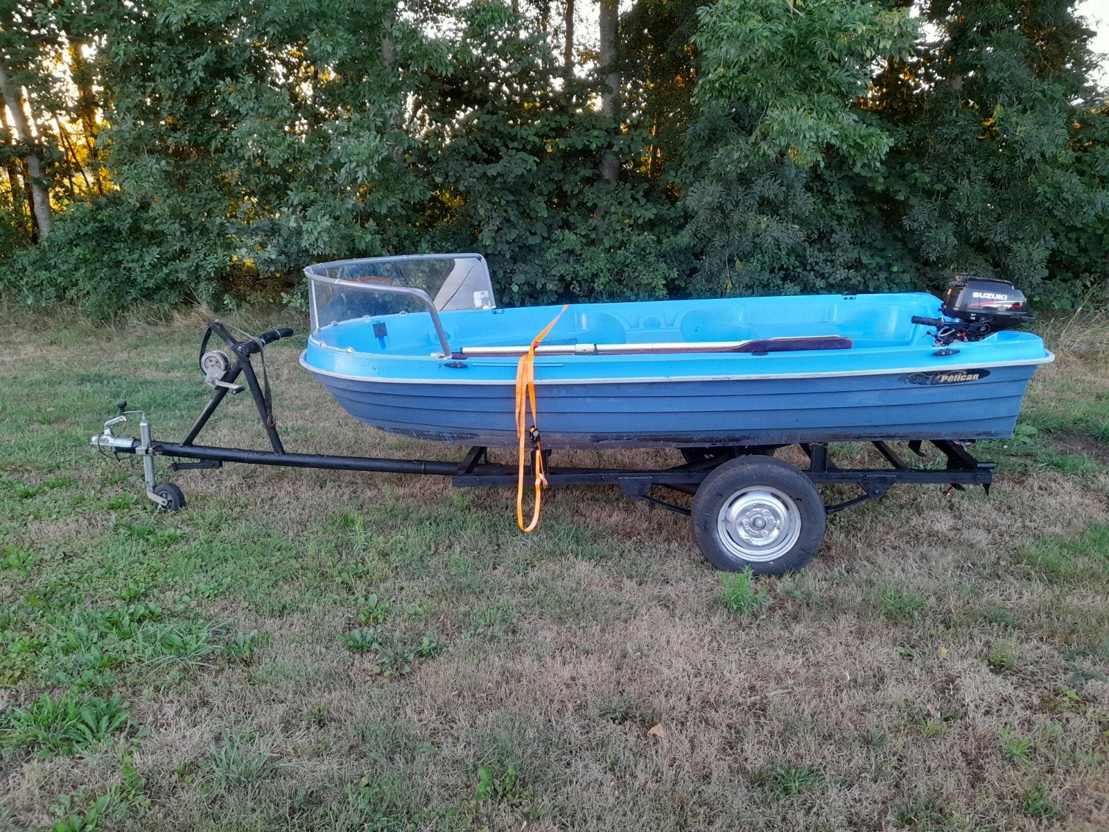 Visboot met trailer en 2,5 pk Suzuki 4-takt motor, Ophalen, Gebruikt
