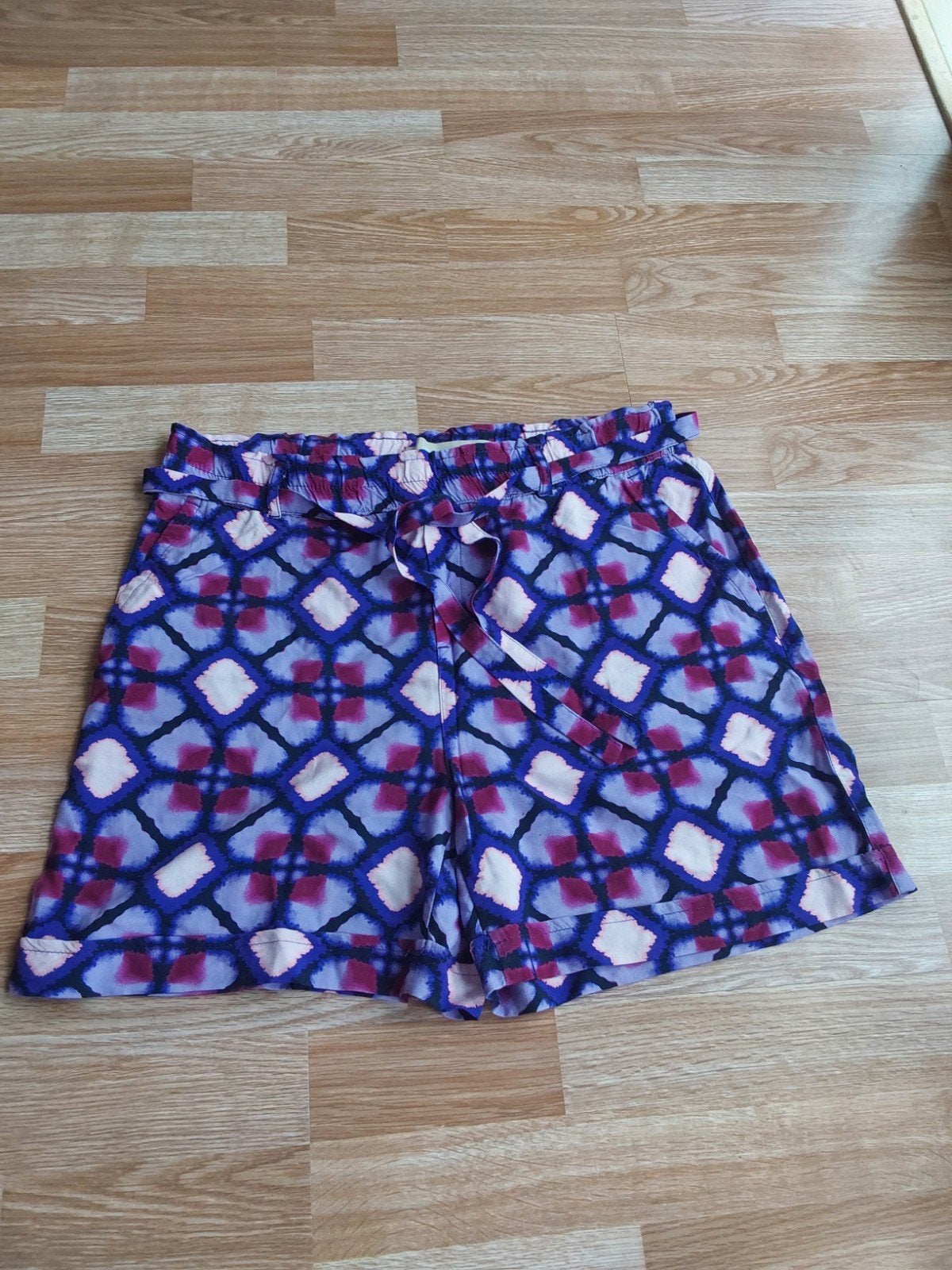 Prachtige korte broek van Street One maat 40.
Elastische, Street One, Verzenden, Zo goed als nieuw, Kort