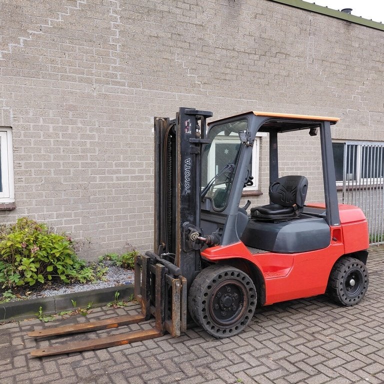 TOYOTA 7-FDF-30 diesel Heftruck, Diesel, Svarvargatan 8
SE-595 81  Mjölby, Heftruck, Toyota