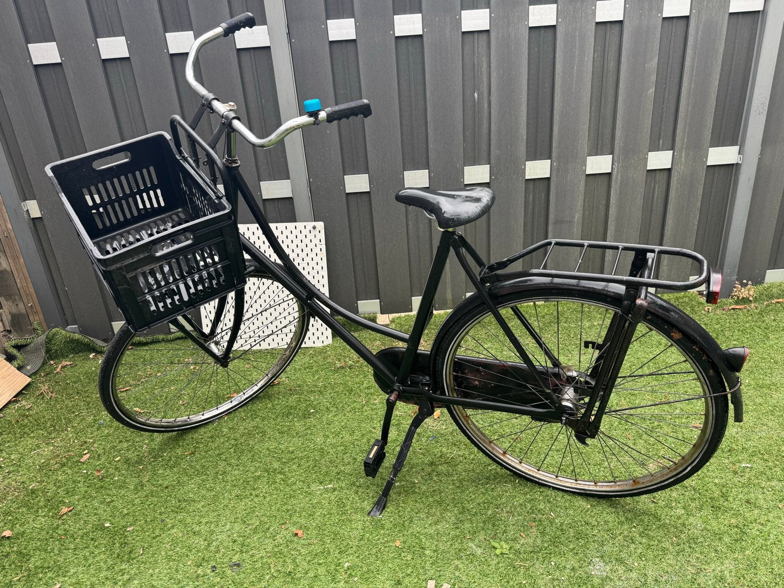 Zwarte transportfiets met voordrager en krat, Terugtraprem, Ophalen, Overige merken, 53 tot 56 cm