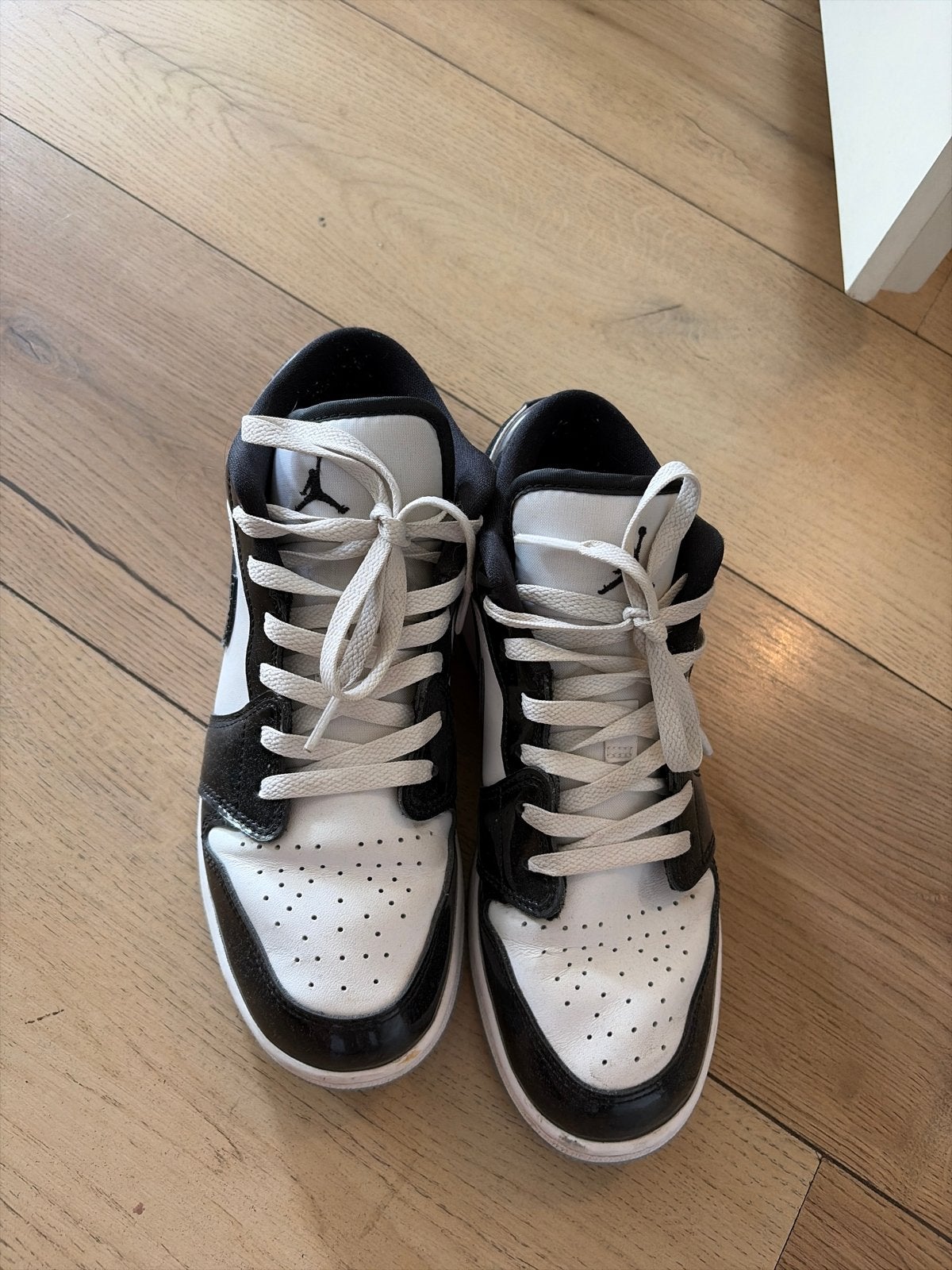 Nike Air Jordan 1 Low - Zwart/Wit, Zwart, Ophalen of Verzenden, Sneakers of Gympen, Gedragen