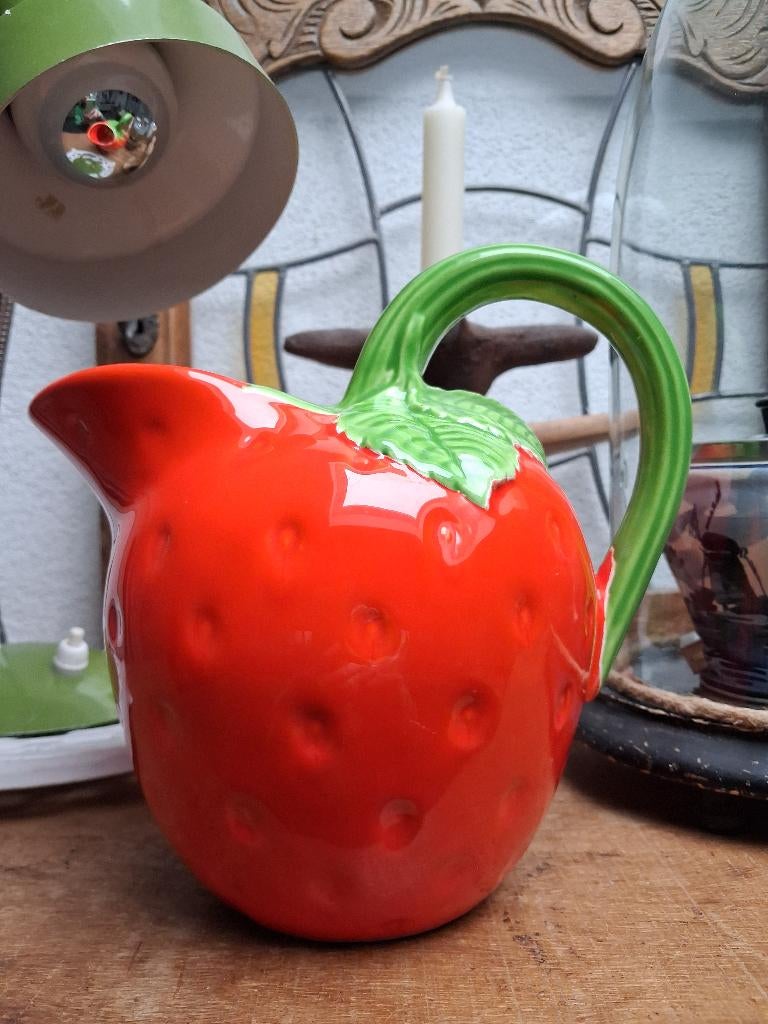 mooie zomerse aardbeien kan, Keramiek, Overige typen, Ophalen of Verzenden, Zo goed als nieuw
