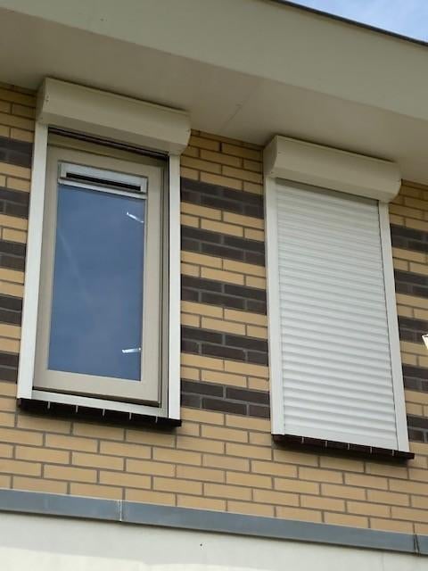 4 handbediende rolluiken 67x141cm – RAL 9001 crème wit, Doe-het-zelf en Verbouw, Rolluiken, Ophalen, Minder dan 100 cm, Zo goed als nieuw