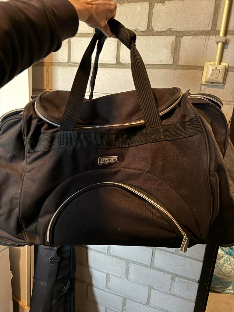 Zwarte Oakman reistas/sporttas met wieltjes, Sieraden, Tassen en Uiterlijk, Tassen | Reistassen en Weekendtassen, 30 cm of meer