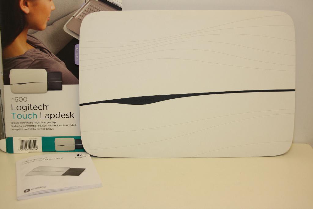 Logitech N600 Touch Lapdesk., Computers en Software, Laptopstandaarden, Ophalen of Verzenden, Logitech