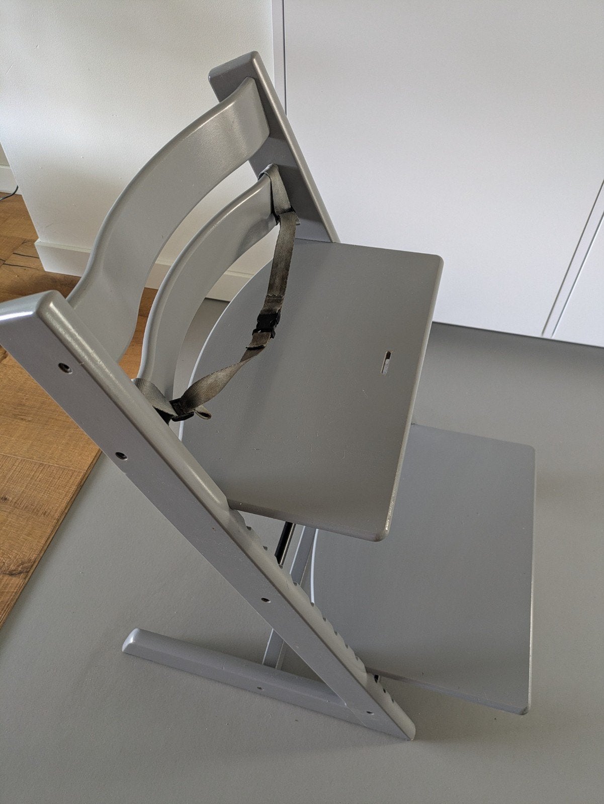 Stokke Tripp Trapp kinderstoel - Grijs, Kinderen en Baby's, Ophalen, Gebruikt, Meegroeistoel, Aanschuifbaar