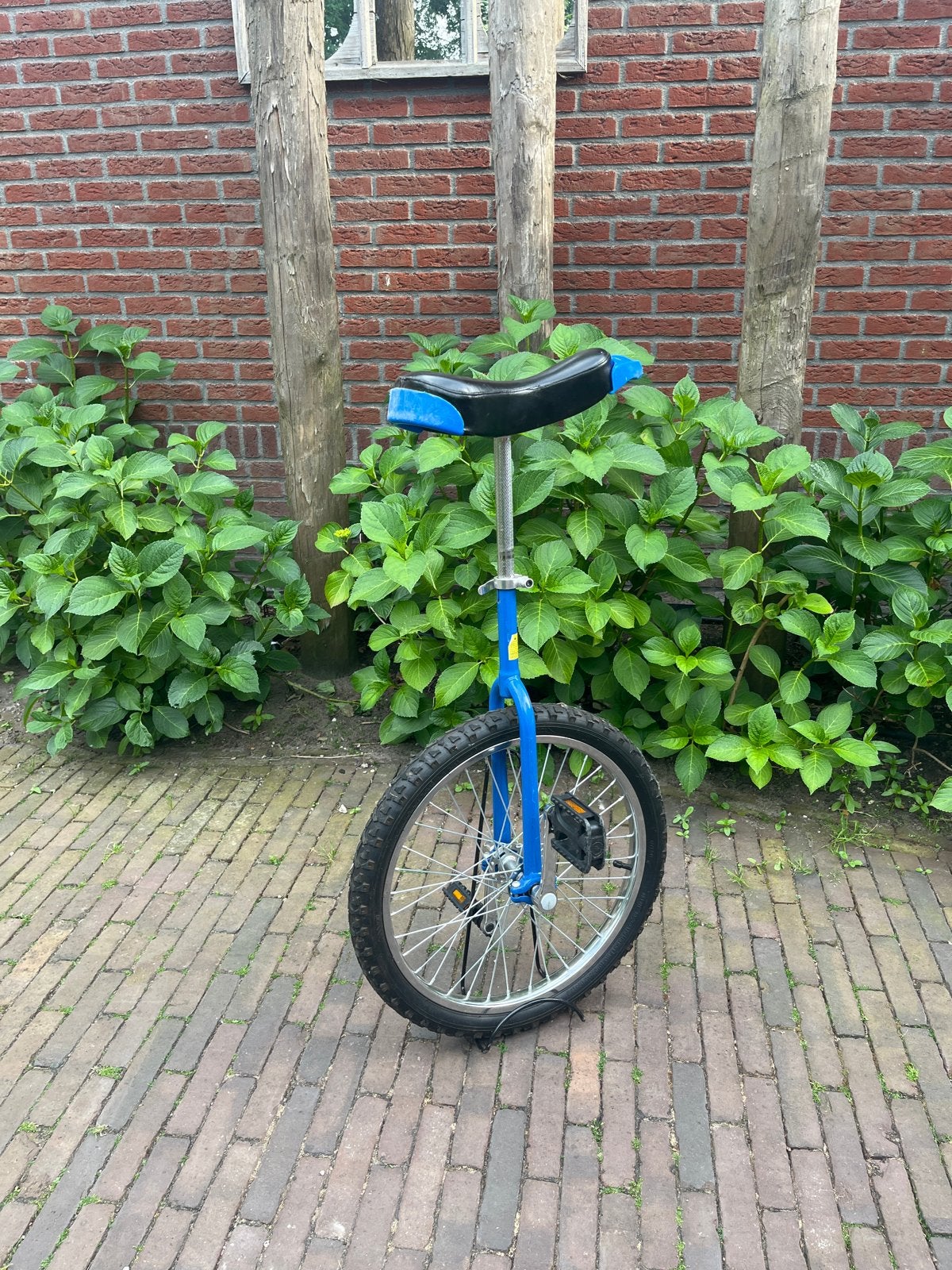Blauwe eenwieler - Zo goed als nieuw, Ophalen, Zo goed als nieuw