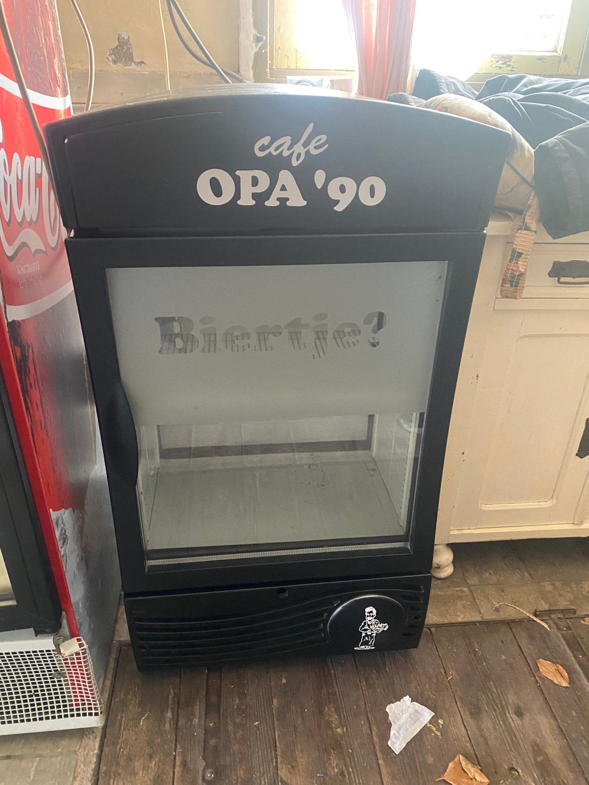 Glasdeurkoelkast van Coca Cola, Ophalen, Zonder vriesvak, 200 liter of meer, 160 cm of meer