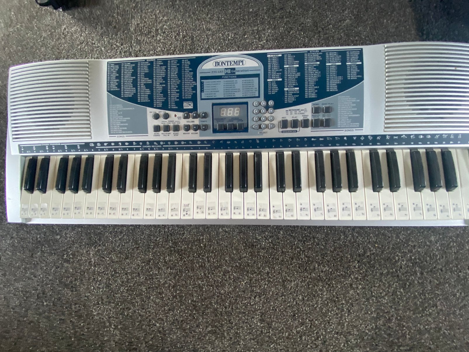 Keyboard Bontempi PM 683, met muziek( boeken ) en standaard, Ophalen, Gebruikt, 61 toetsen, Overige merken