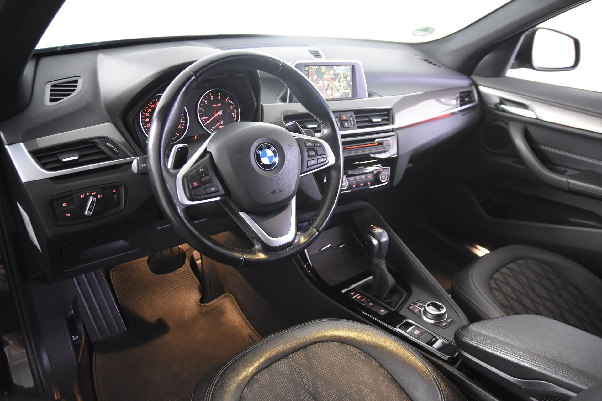 BMW X1 xDrive20i *2e Eigenaar*4x4*Trekhaak*Leer*Camera*, Auto's, 1998 cc, Gebruikt, Leder en Stof, Bedrijf