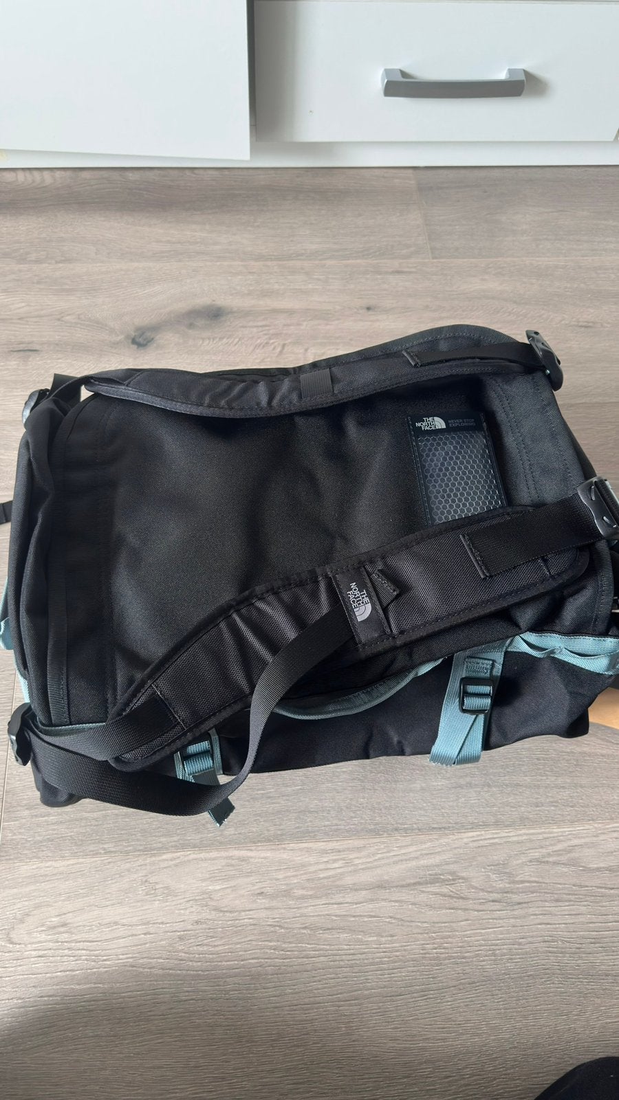 The north face gilman duffel - maat M, Sieraden, Tassen en Uiterlijk, Ophalen of Verzenden, Zo goed als nieuw, Zwart, 30 cm of meer