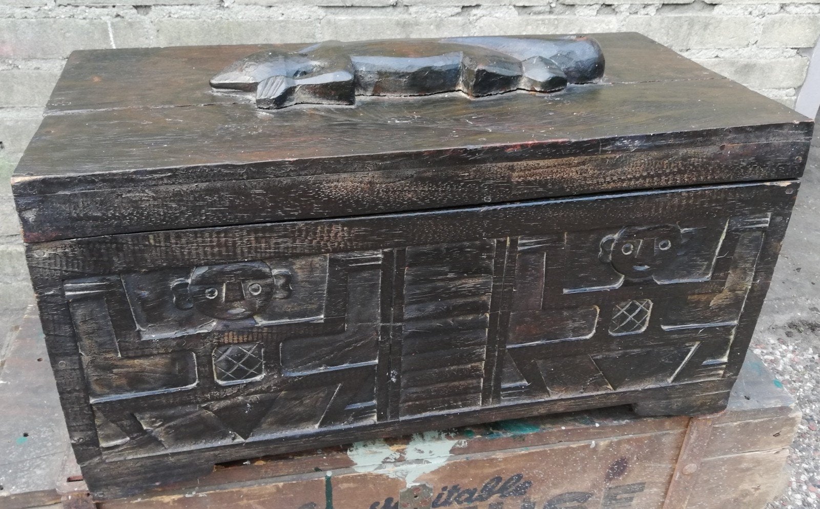 Kist. "African treasure chest". Woodcarving. 58/30/28 cm., Ophalen, Minder dan 50 cm, 50 tot 100 cm, Zo goed als nieuw