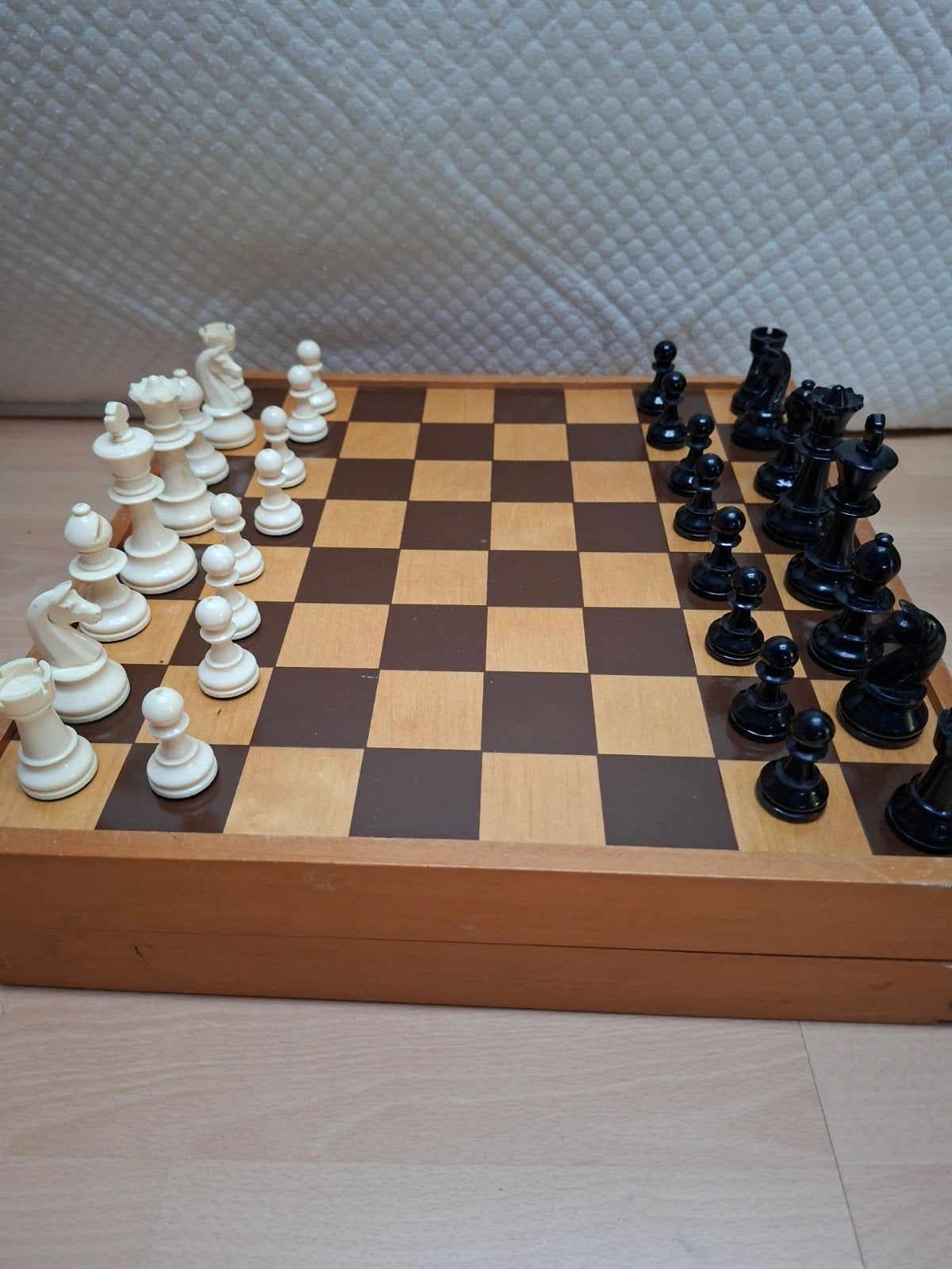 grote spellenkisy met schaakspel - en backgammon, Hobby en Vrije tijd, Gezelschapsspellen | Bordspellen, Verzenden