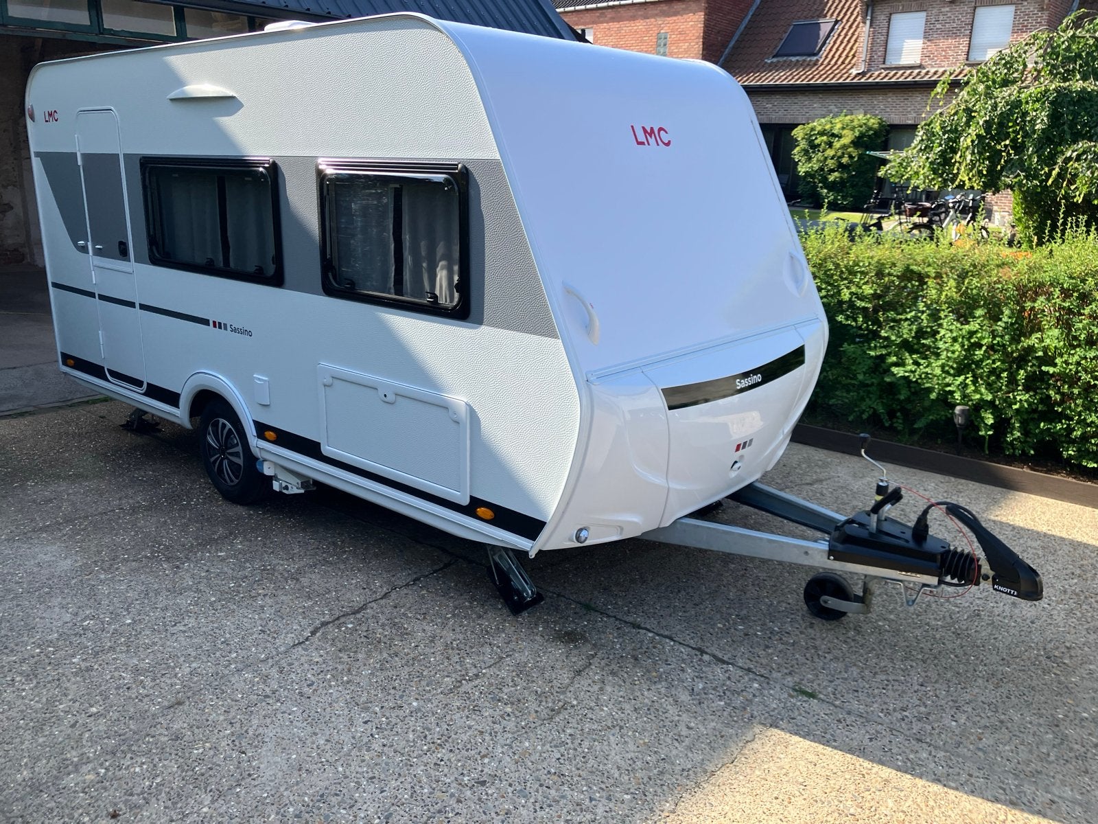 LMC Sassino 430D - Compacte caravan met luxe opties, Mover, Vast bed, 750 - 1000 kg, Particulier