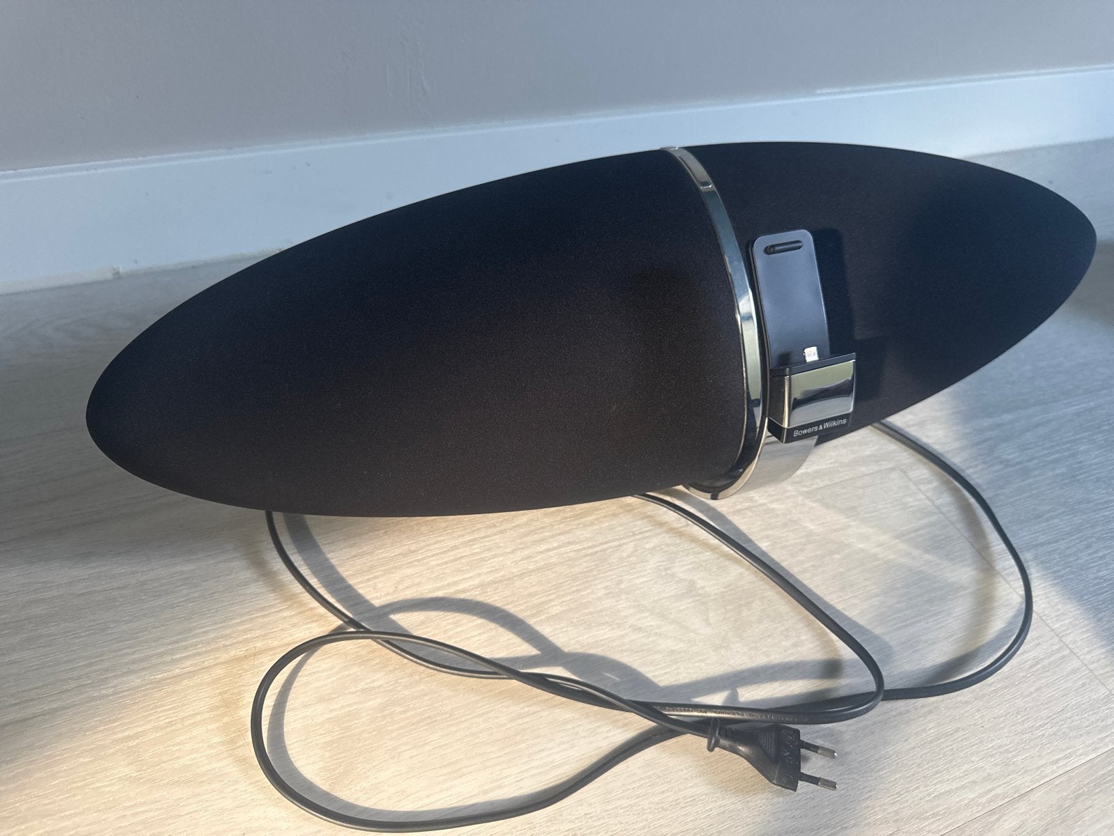 Bowers & Wilkins Zeppelin Air Lightning in nette staat, Ophalen, Zo goed als nieuw, Bowers & Wilkins (B&W), Afstandsbediening
